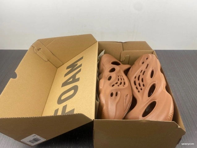 Adidas HP5335 Yeezy RNR Red Foam Clay 0818